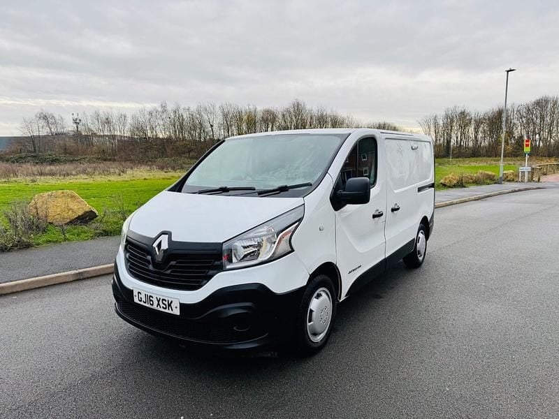 White Used 2016 Renault Trafic Business MPV | £2,495 (Super price) - Image 1/4