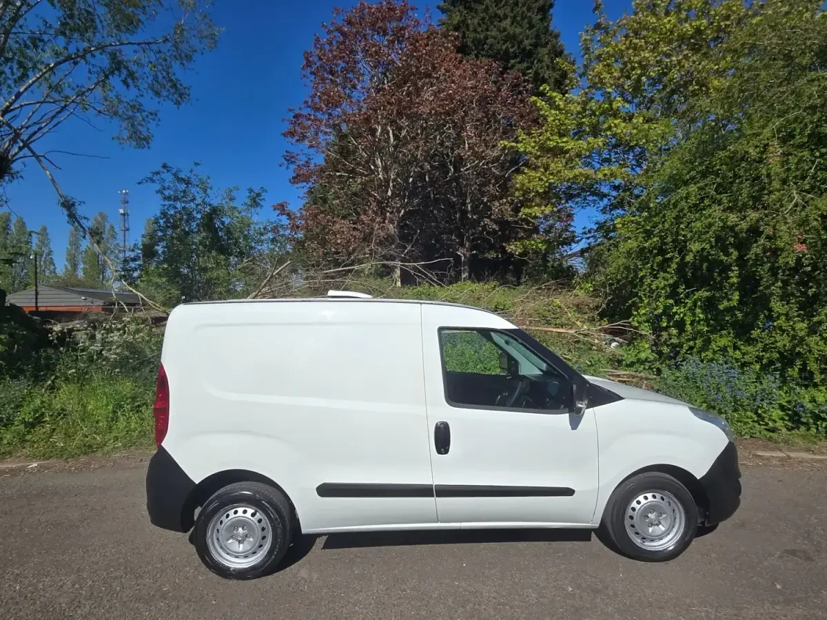 Begagnad Vauxhall Combo 2016 Vit Minibuss