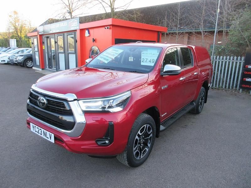Used Toyota HiLux 204 HP (150 kW) 2023 Red Pickup
