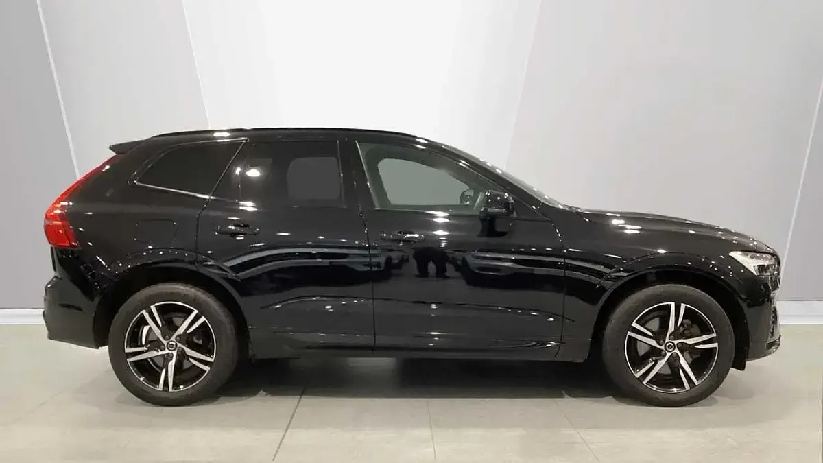 Used Volvo XC60 R-Design 194 HP (142 kW) 2022 Black SUV