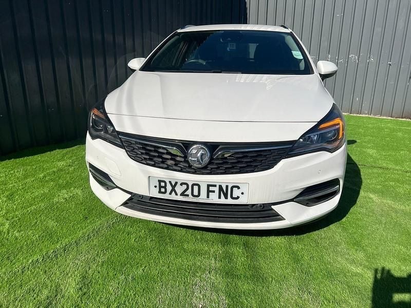 Used Vauxhall Astra SRi 145 HP (106 kW) 2020 White Estate