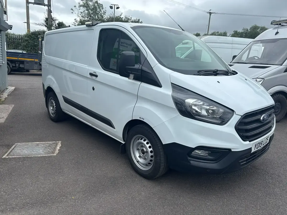 Used Ford Transit Custom 105 HP (77 kW) 2019 White Van