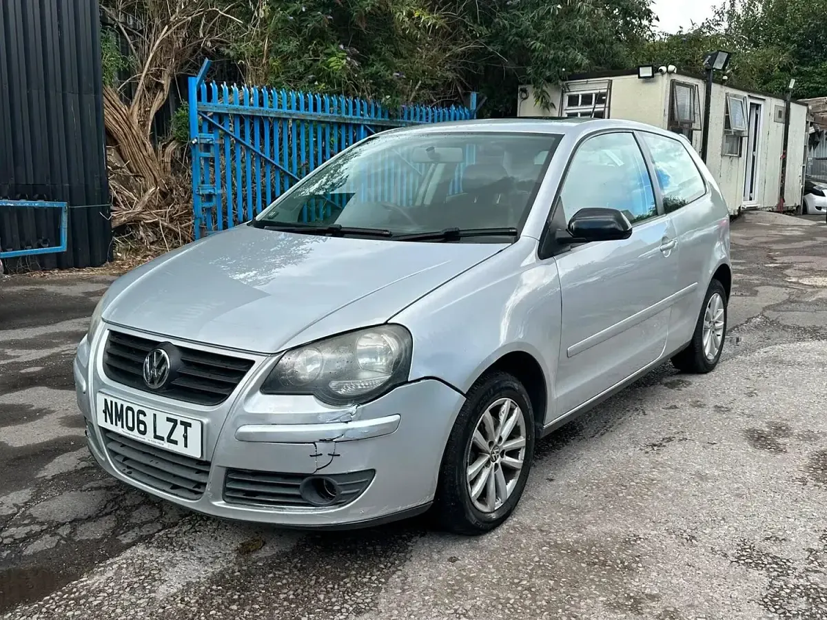 Used VW Polo S 80 HP (58 kW) 2006 Silver Hatchback