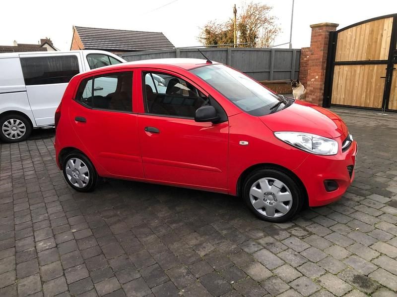 Red Used 2013 Hyundai i10 Classic Hatchback | £2,190 (Good price) - Image 1/4