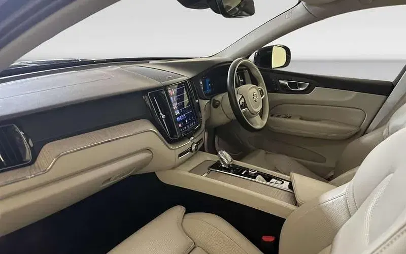 Used Volvo XC60 Inscription 250 HP (183 kW) 2021 Black SUV