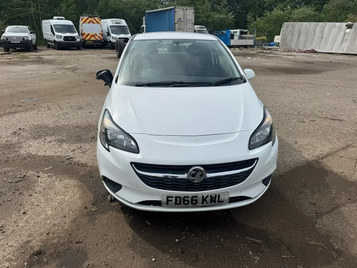 Used Vauxhall Corsa 95 HP (69 kW) 2016 White Hatchback