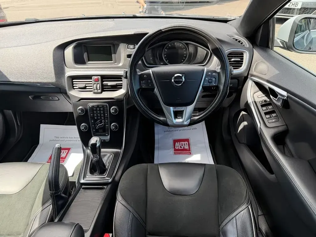 Used Volvo V40 R-Design 122 HP (89 kW) 2019 Grey Hatchback