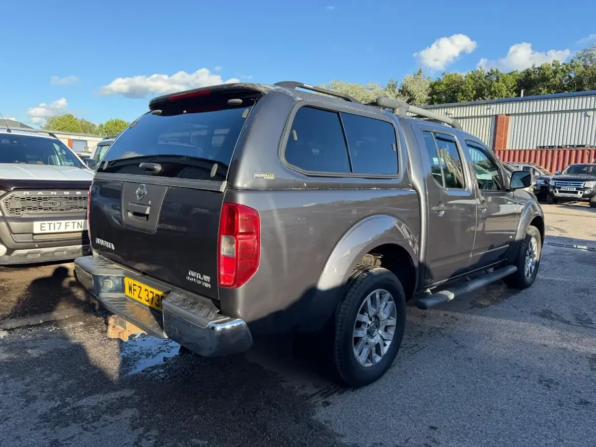 Used Nissan Navara 2015 Grey Pickup