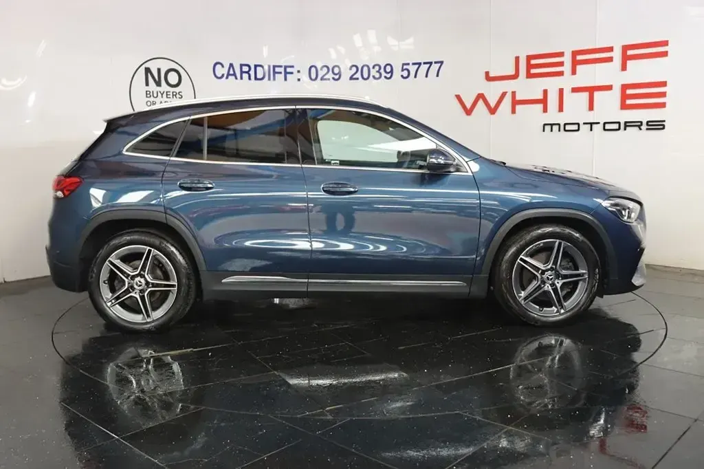 Usado Mercedes GLA200 AMG line 163 HP (119 kW) 2022 Azul SUV