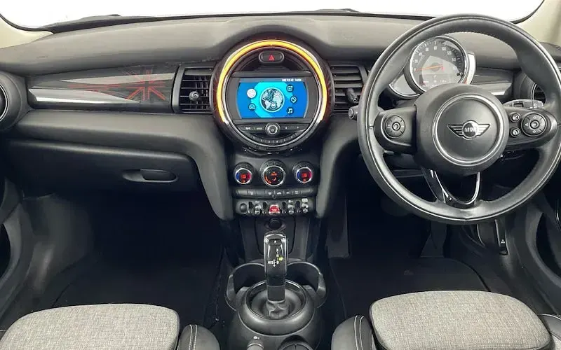Used Mini Cooper Hatch 136 HP (100 kW) 2018 Orange Hatchback
