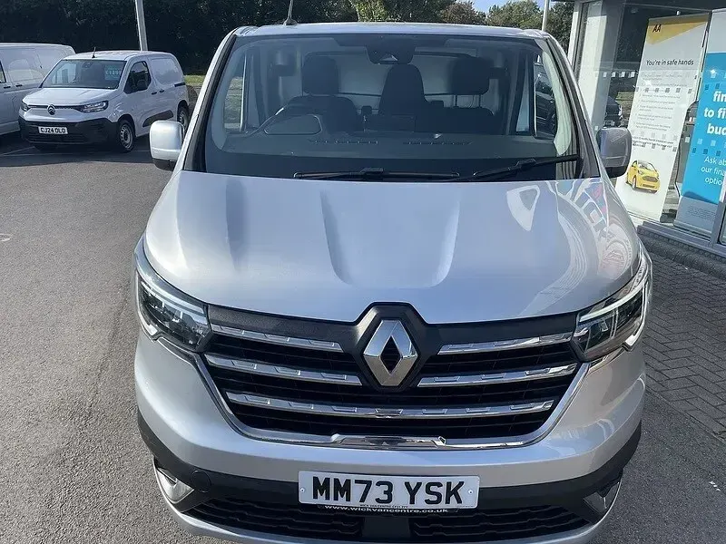 Used Renault Trafic 150 HP (110 kW) 2023 Grey MPV
