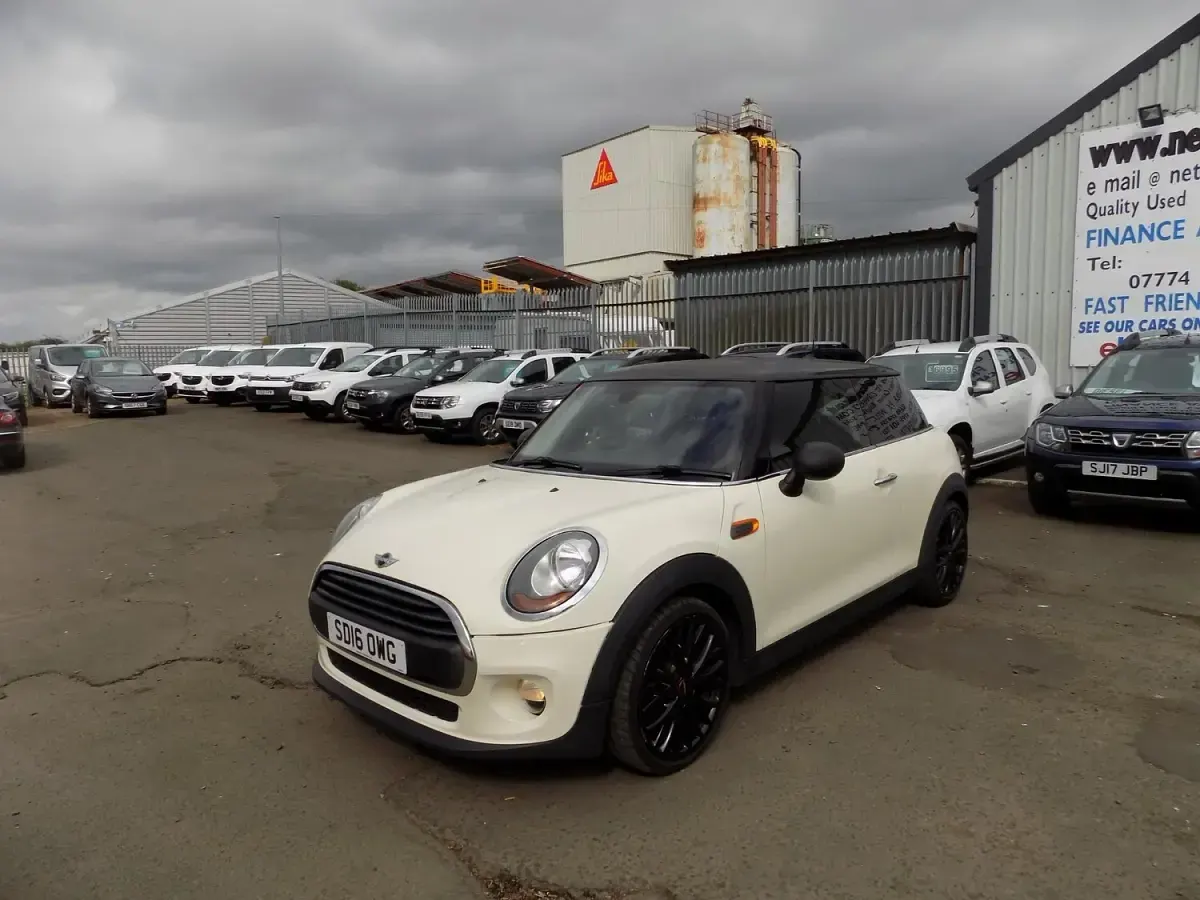Used Mini ONE Hatch 102 HP (75 kW) 2016 White Hatchback