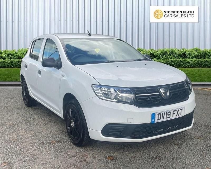 White Used 2019 Dacia Sandero Essentiel Hatchback | £5,495 (Good price) - Image 1/4