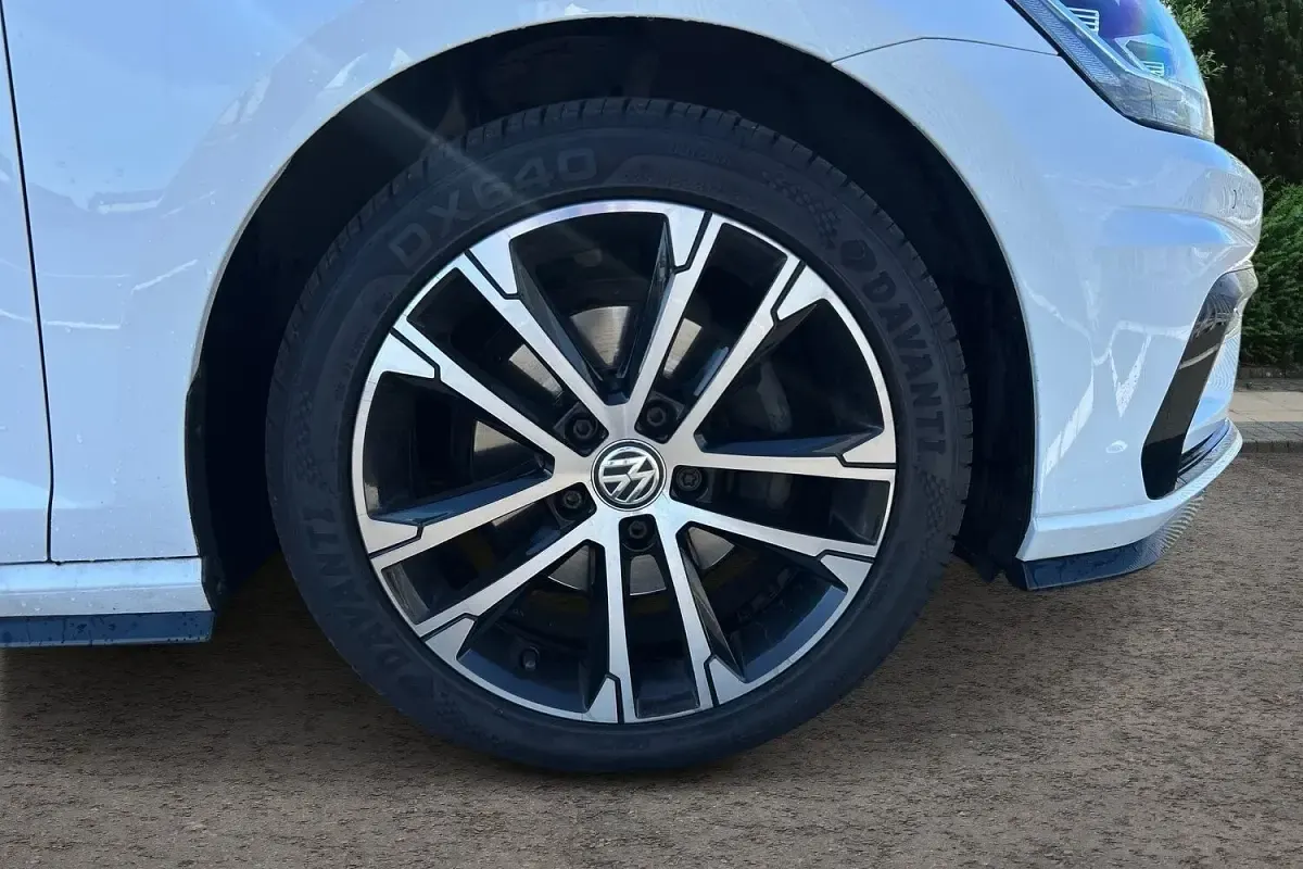 Used VW Golf VII R-line Edition 150 HP (110 kW) 2019 White Hatchback