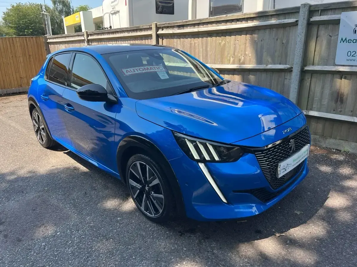 Used Peugeot 208 GT-line 100 HP (73 kW) 2022 Blue Hatchback