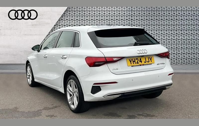 Used Audi A3 e-tron Sport 200 HP (147 kW) 2024 White Hatchback