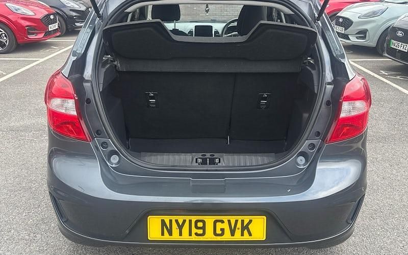 Usado Ford Ka Plus Zetec 71 HP (52 kW) 2019 Cinzento Citadino