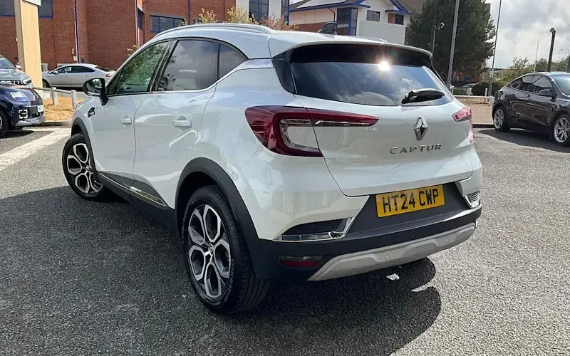 Used Renault Captur Techno 91 HP (66 kW) 2024 White SUV