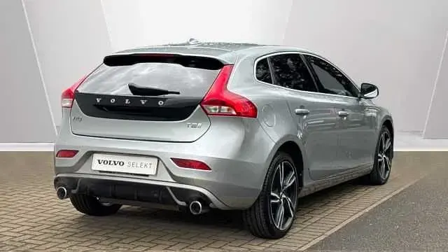Used Volvo V40 R-Design 121 HP (88 kW) 2018 Hatchback