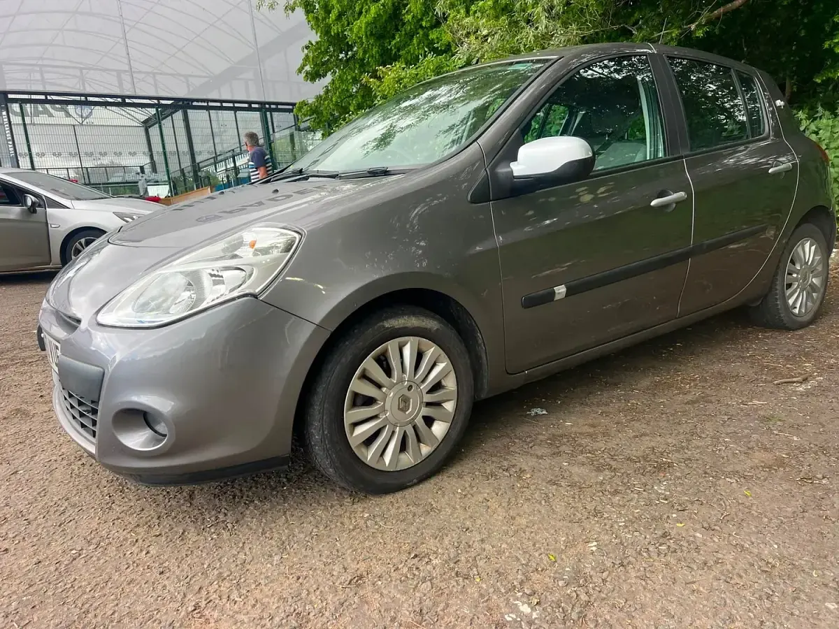 Used Renault Clio II 2011 Grey Hatchback