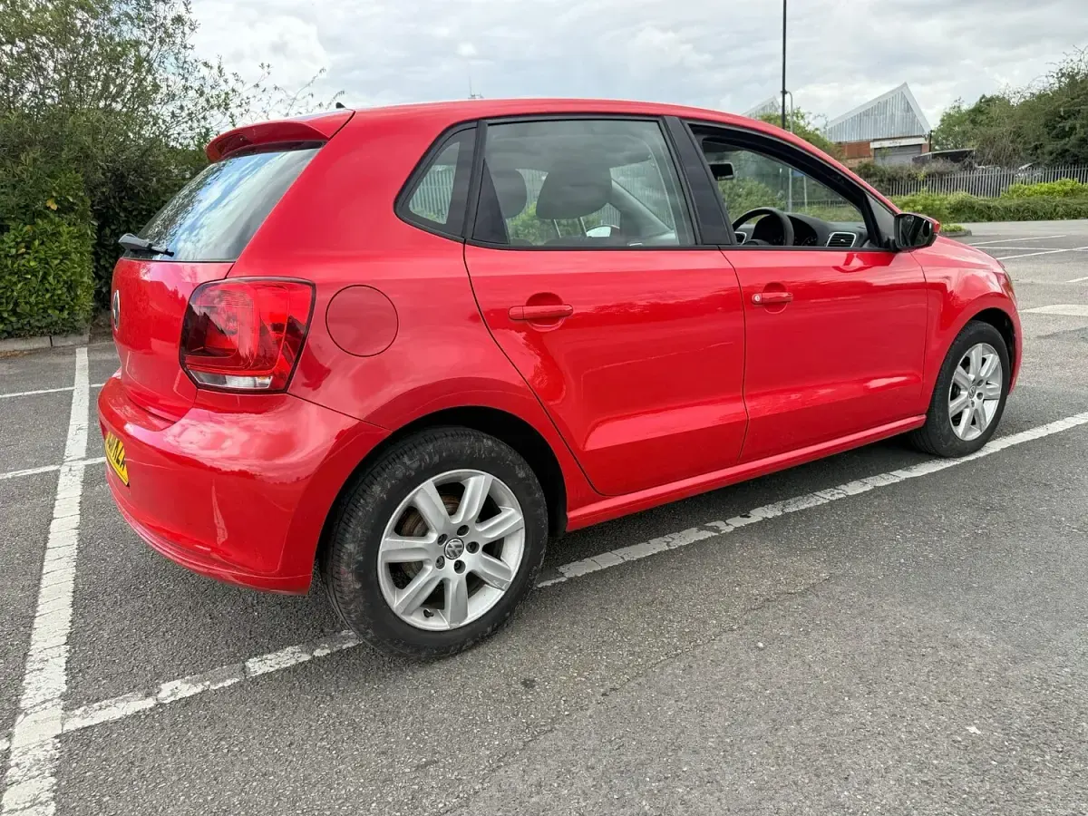 Used VW Polo SE 70 HP (51 kW) 2011 Red Hatchback