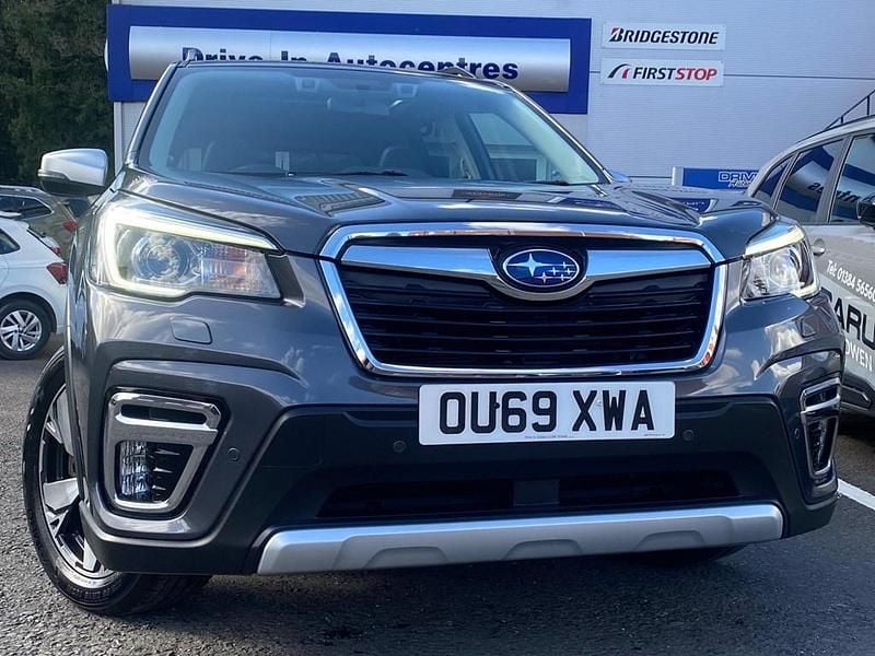 Begagnad Subaru Forester Premium 150 HK (110 kW) 2019 Grå SUV