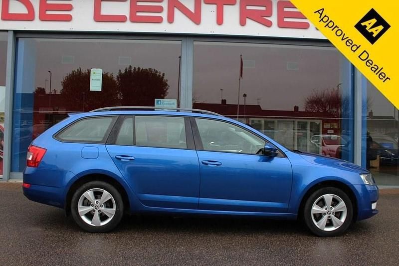 Used Skoda Octavia SE L 150 HP (110 kW) 2015 Blue Estate