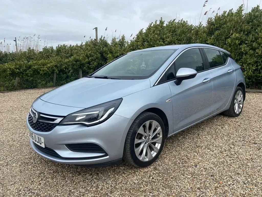 Used Vauxhall Astra 100 HP (73 kW) 2016 Silver Hatchback