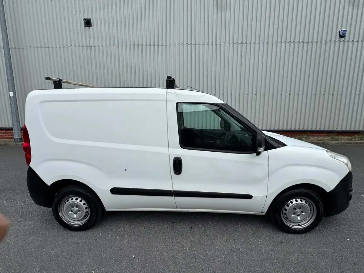 Used Vauxhall Combo S 2013 White MPV