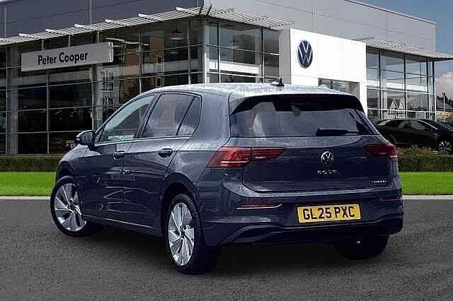 Usado VW Golf VIII Match 272 HP (200 kW) 2025 Cinzento Citadino