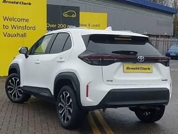 Used Toyota Yaris Hybrid Design 116 HP (85 kW) 2022 White Estate