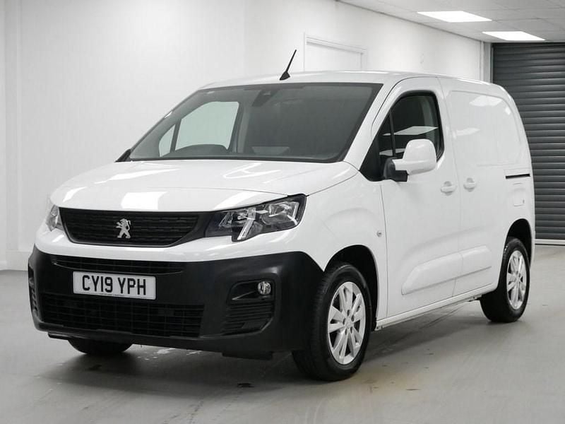 Used Peugeot Partner 100 HP (73 kW) 2019 White MPV