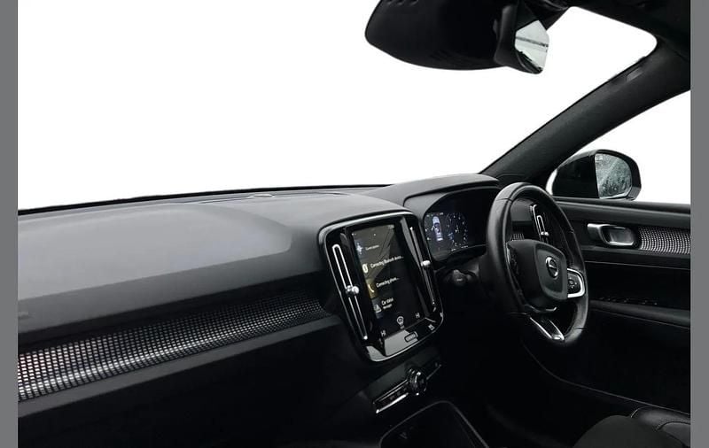 Used Volvo XC40 R-Design 163 HP (119 kW) 2021 Onyx black SUV
