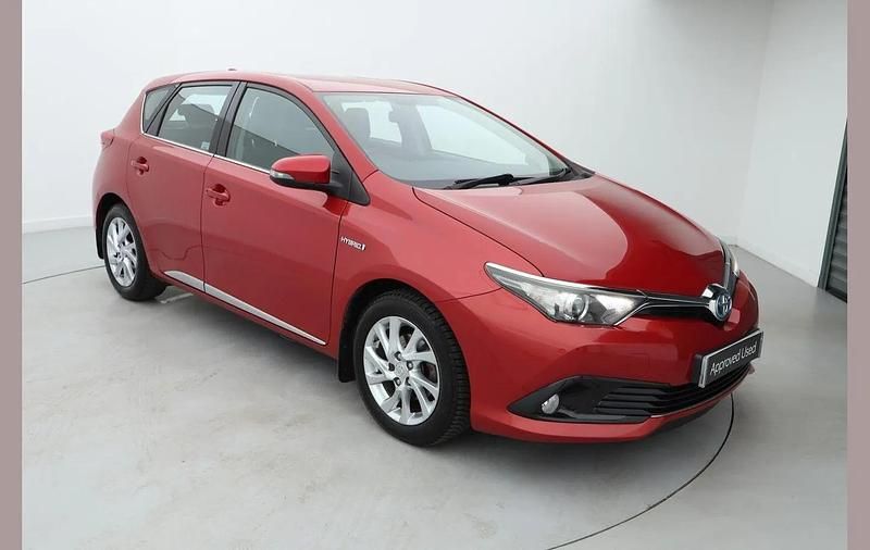 Red Used 2017 Toyota Auris Hybrid Hatchback | £10,858 (Fair price) - Image 1/1