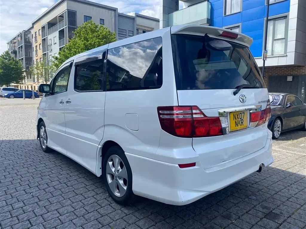 Used Toyota Alphard 159 HP (116 kW) 2007 White MPV