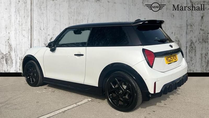Used Mini Cooper Hatch 154 HP (113 kW) 2025 White Hatchback