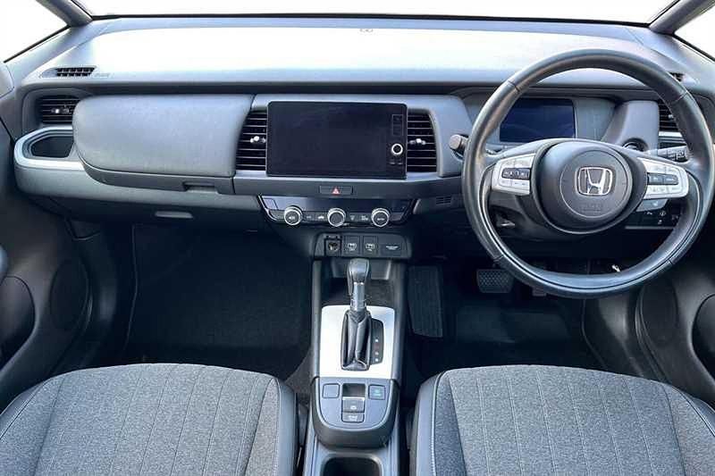 Used Honda Jazz Hybrid 109 HP (80 kW) 2022 Red Hatchback