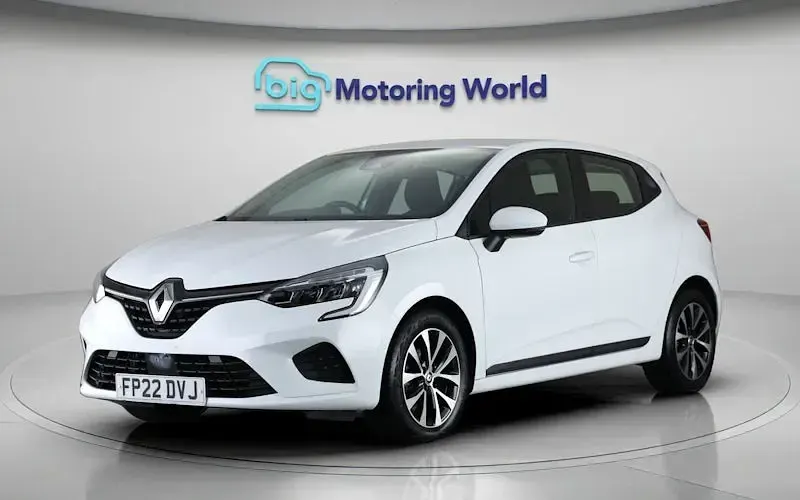 Used Renault Clio Iconic 90 HP (66 kW) 2022 White Hatchback