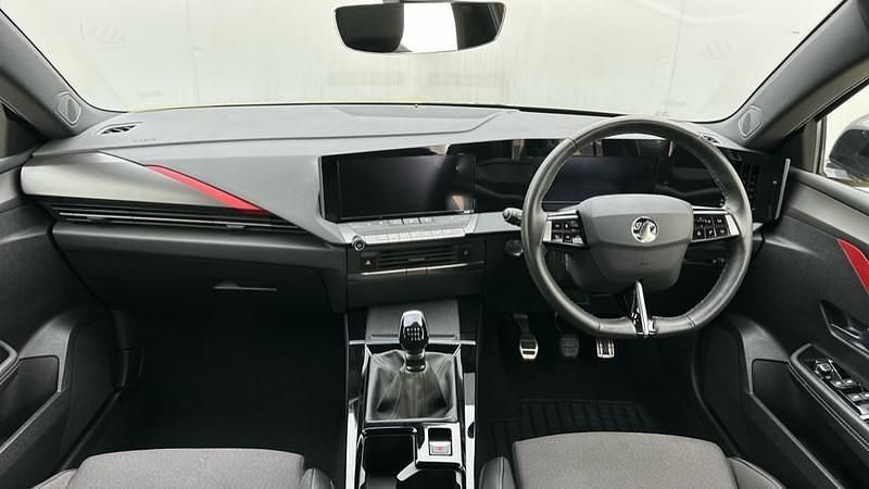 Second-hand Vauxhall Astra GS Line 130 CP (95 kW) 2022 Galben Hatchback