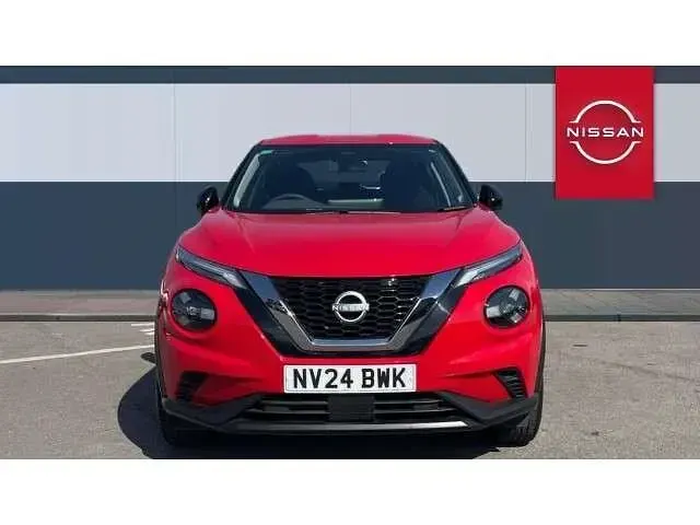 Usado Nissan Juke Acenta Premium 114 HP (83 kW) 2024 Vermelho SUV