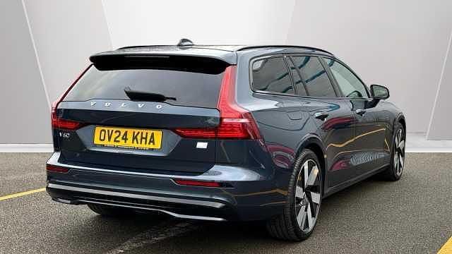 Used Volvo V60 Plus 350 HP (257 kW) 2024 Blue Estate