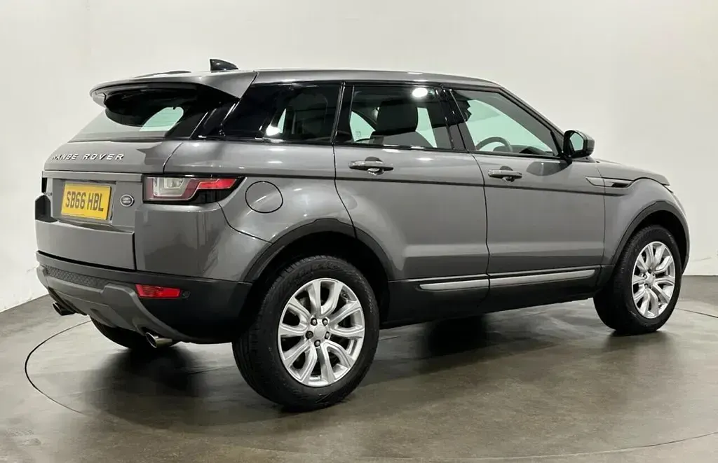 Begagnad Land Rover Range Rover evoque SE 150 HK (110 kW) 2016 Grå SUV