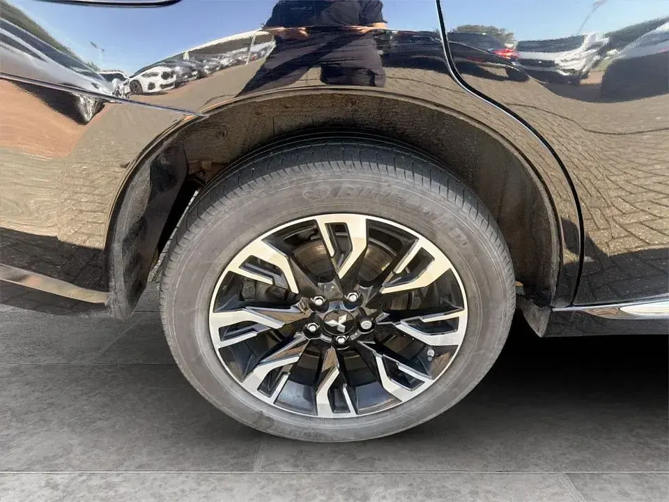 Used Mitsubishi Outlander P-HEV 2017 Black Estate