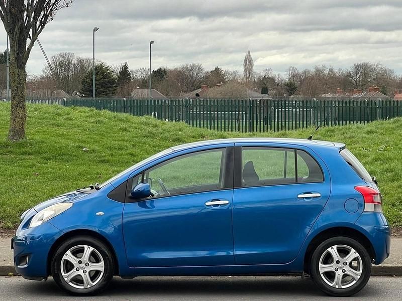 Used Toyota Yaris 101 HP (74 kW) 2010 Blue Hatchback