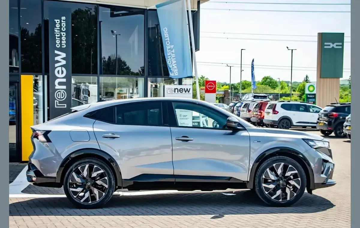 Used Renault Rafale Techno Esprit Alpine 196 HP (144 kW) 2026 Grey SUV