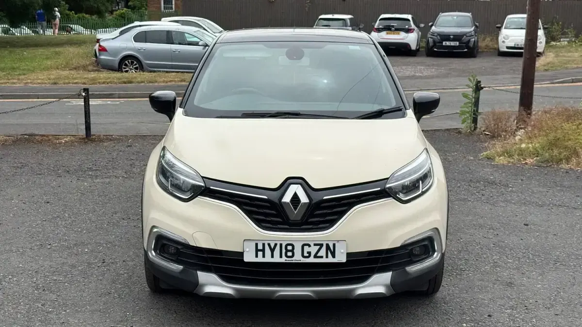 Used Renault Captur Dynamique 2018 Cream/black SUV