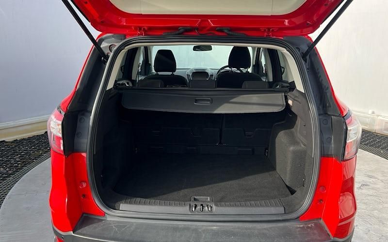 Used Ford Kuga Zetec 150 HP (110 kW) 2018 Red SUV