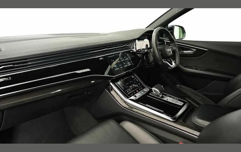 Used Audi Q8 Black Edition 281 HP (206 kW) 2022 White SUV