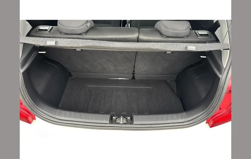 Used Kia Picanto 65 HP (47 kW) 2024 White Hatchback