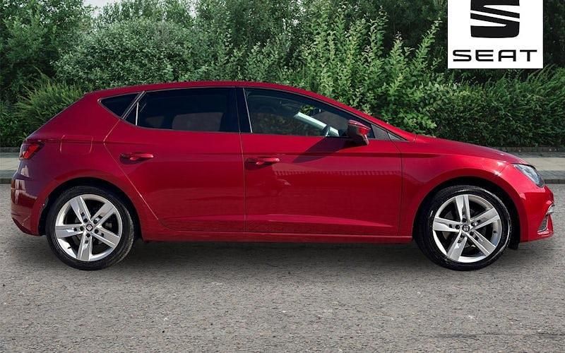 Begagnad Seat Leon FR 131 HK (96 kW) 2020 Röd Halvkombi